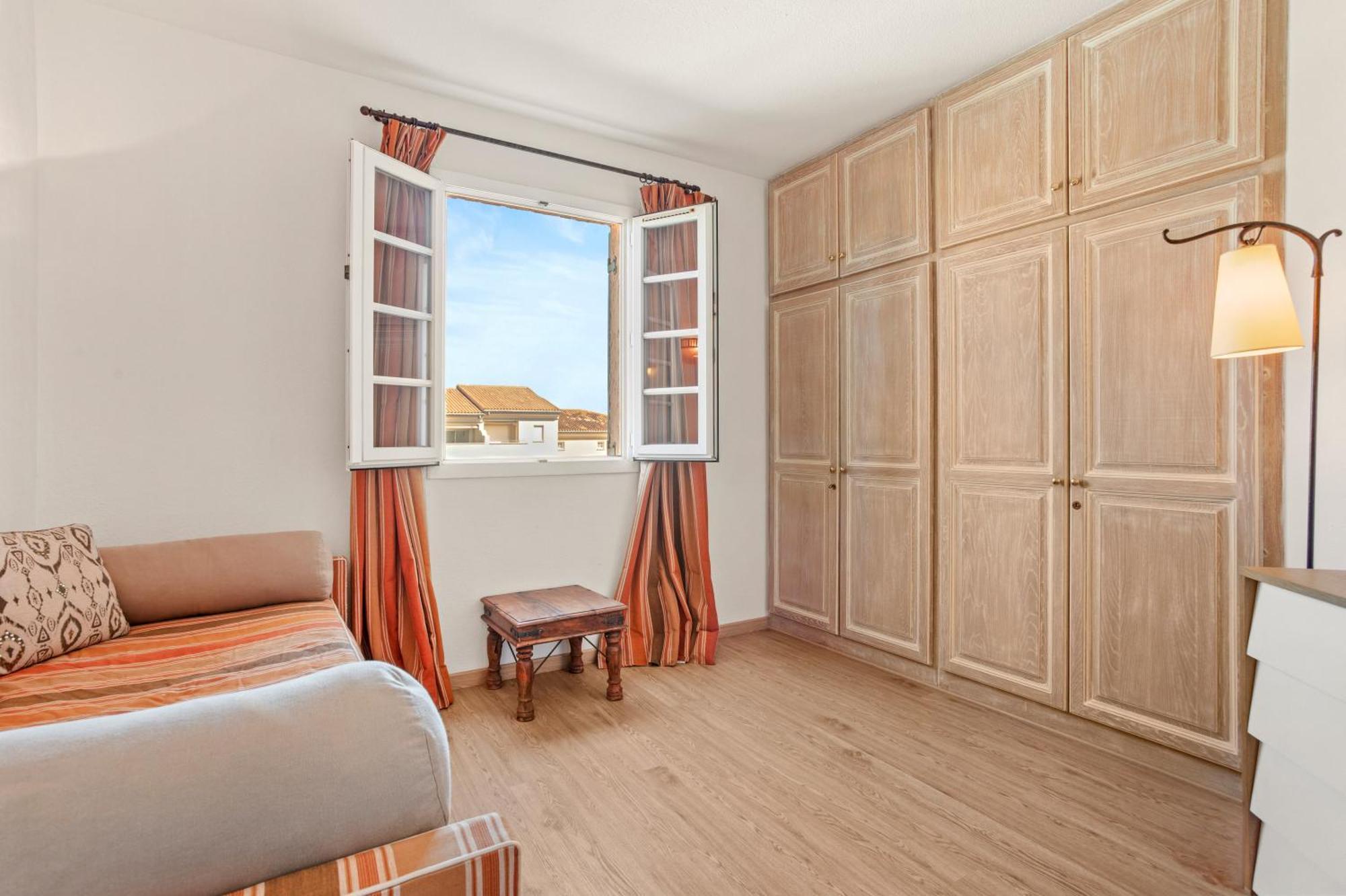 Apartment 3 Bdr - Clos Sainte Anne
