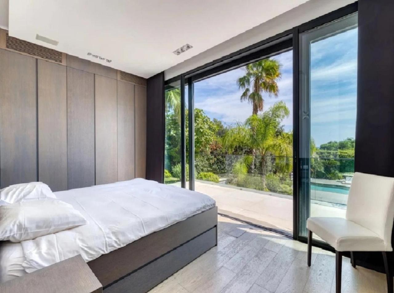 Thivie Villa *