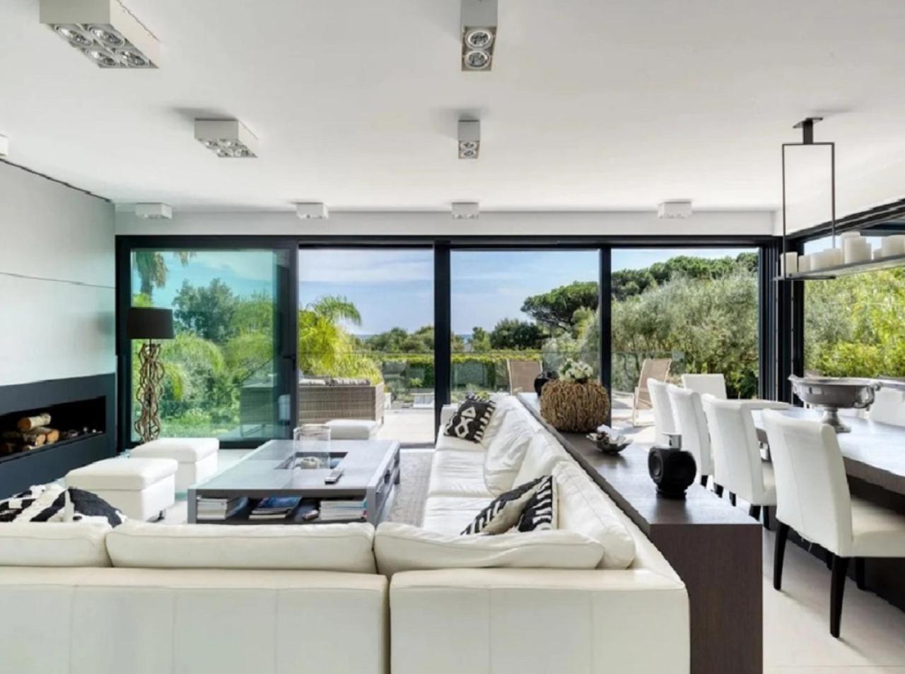 Thivie Villa