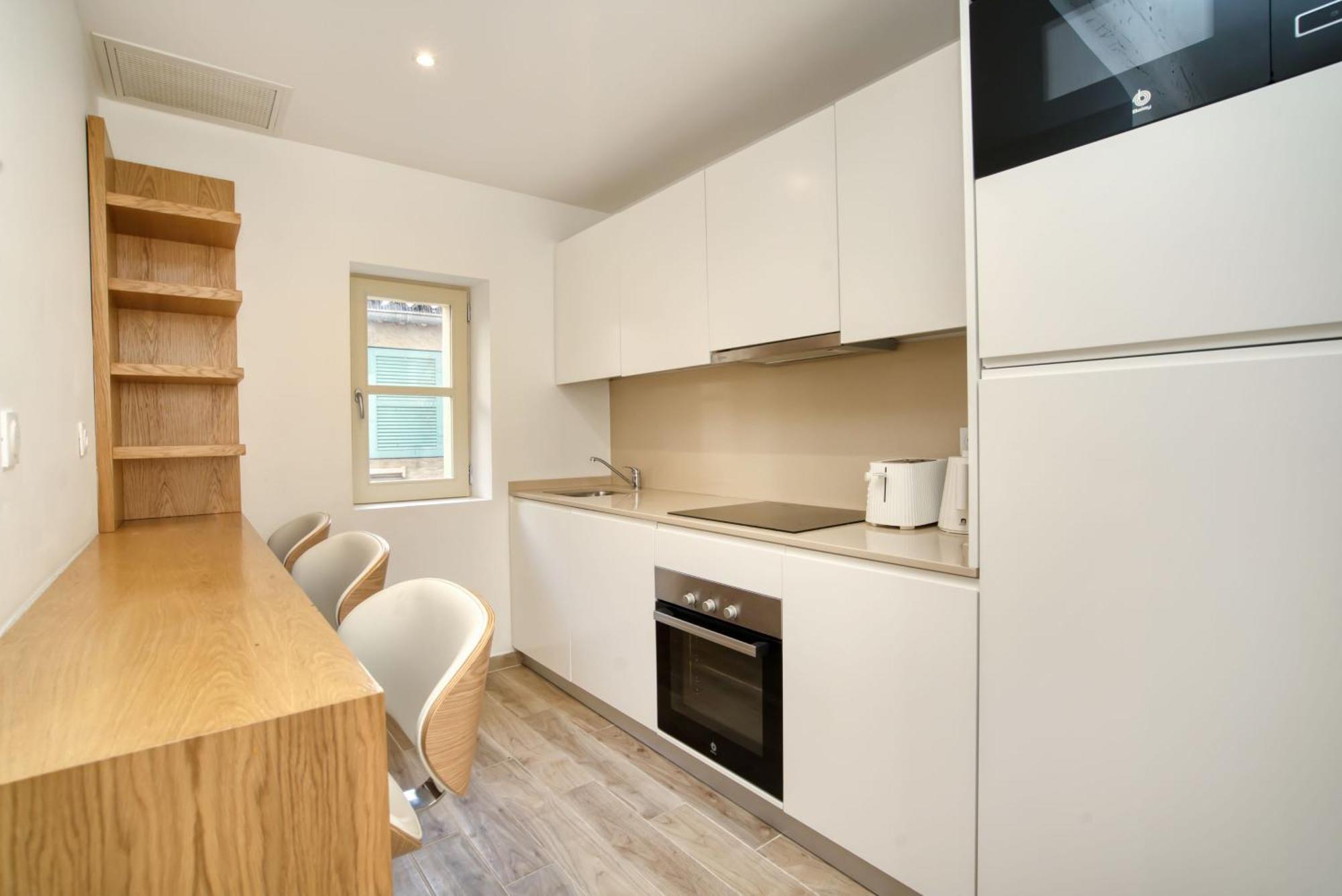 Elegant Apartment-ac-1br-2p- Center *