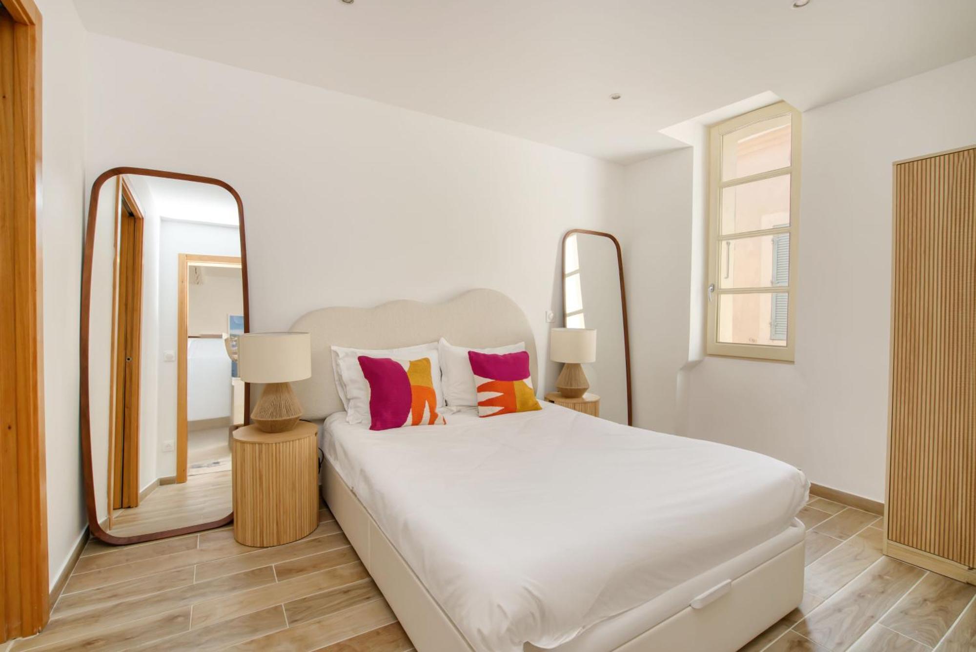 Elegant Apartment-ac-1br-2p- Center *