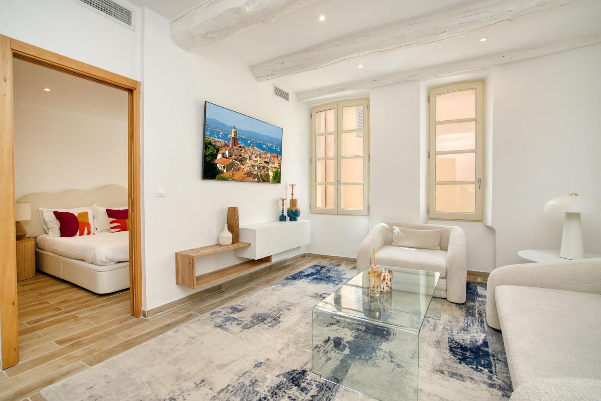 Elegant Apartment-ac-1br-2p- Center