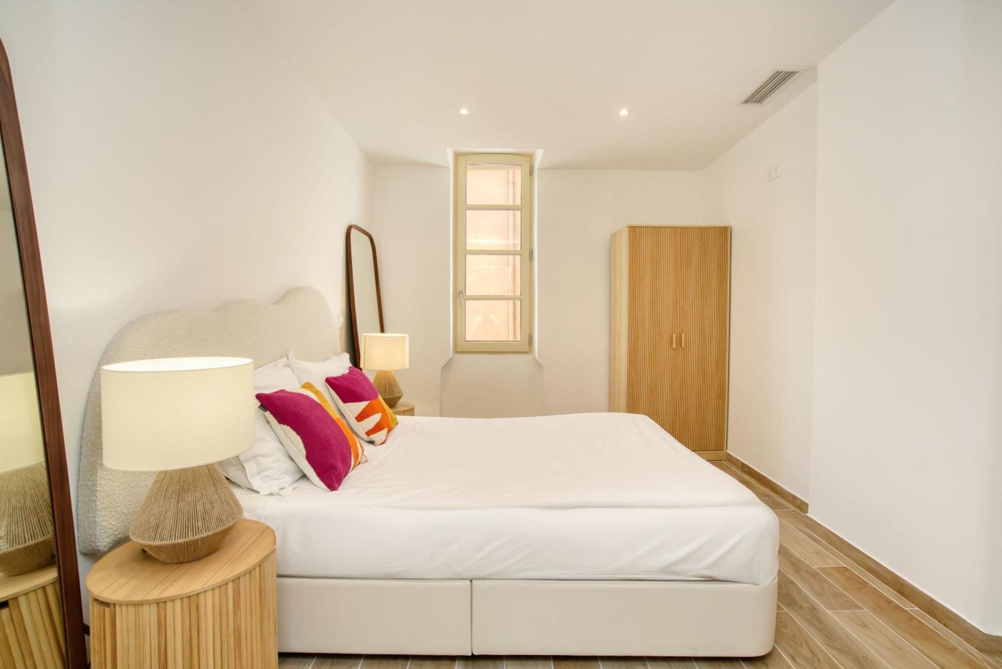 Elegant Apartment-ac-1br-2p- Center Apartment