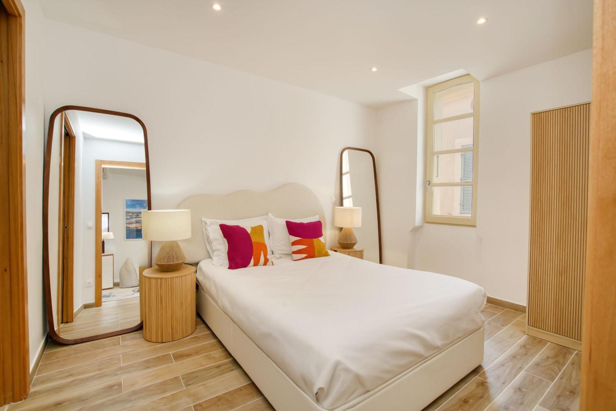 Elegant Apartment-ac-1br-2p- Center Apartment