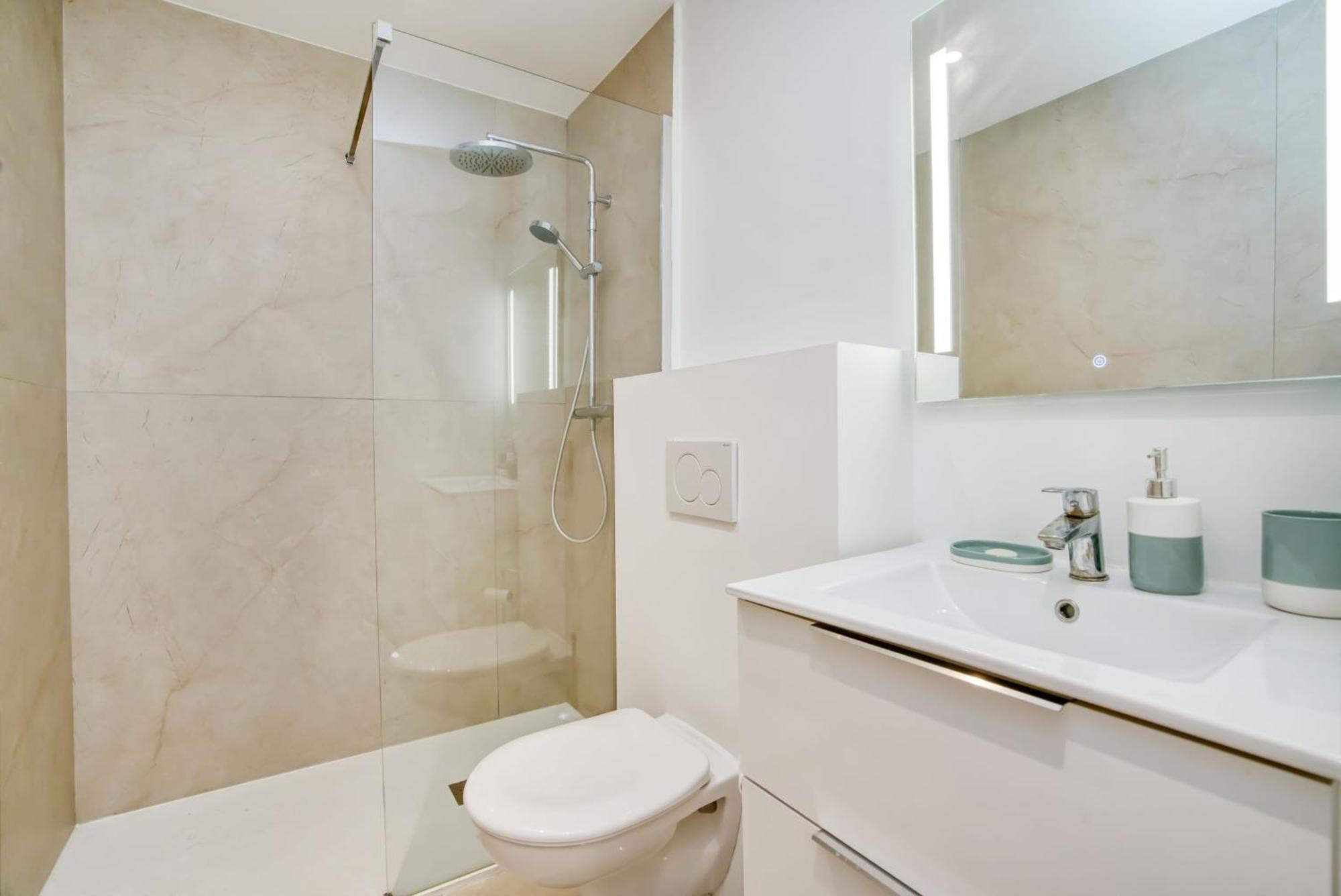 Elegant Apartment-ac-1br-2p- Center Apartment