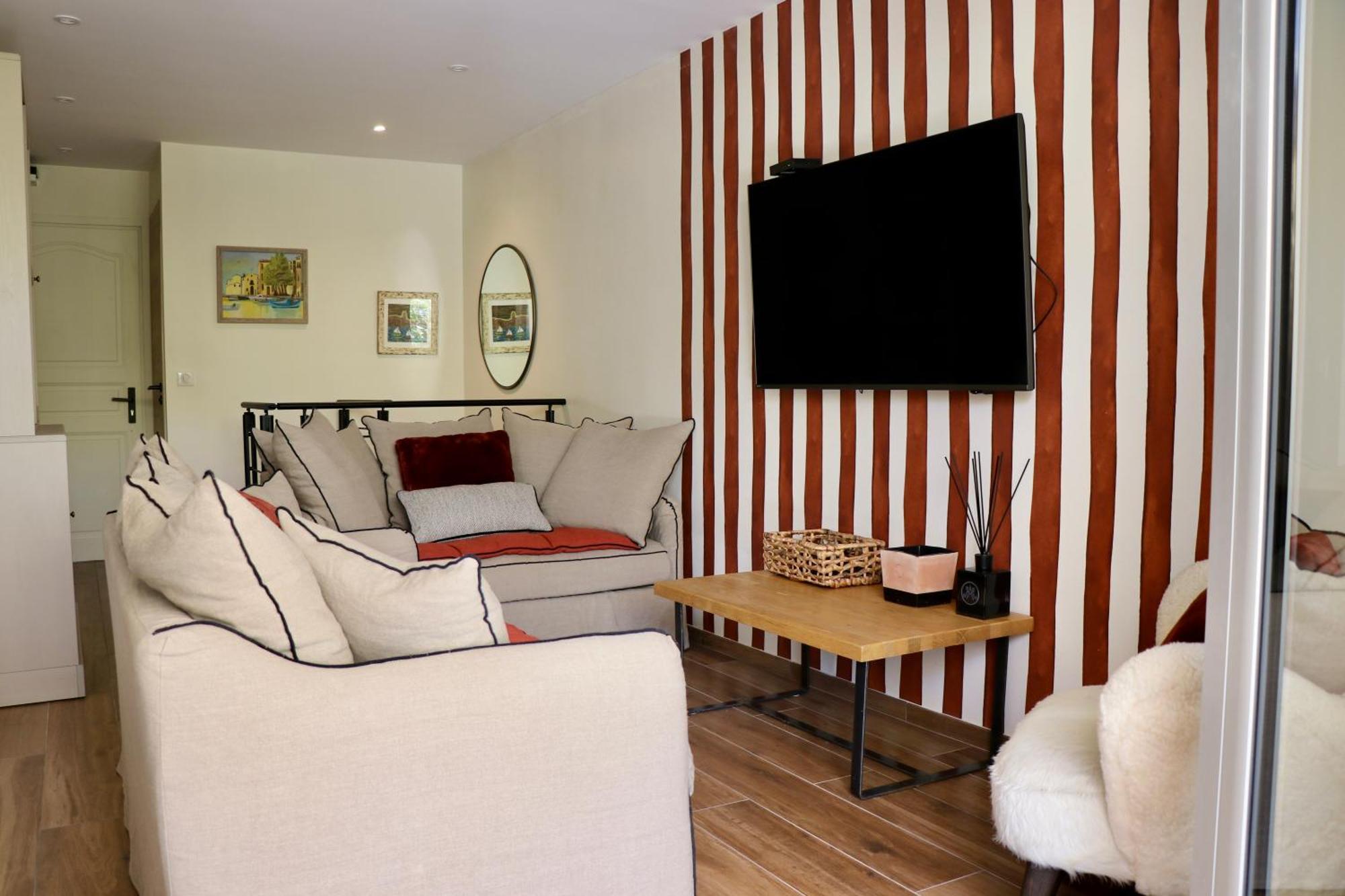 Sublime St Tropez 3 Bedrooms Pool