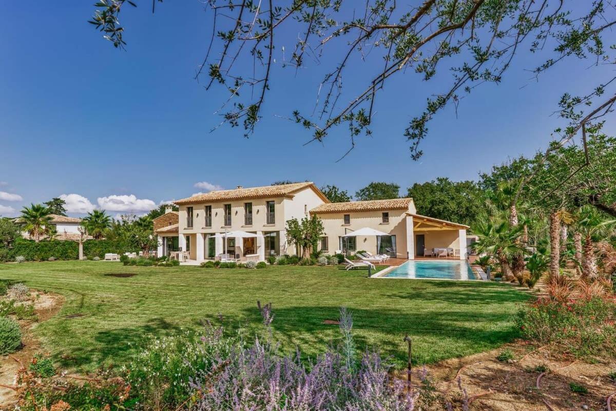 Olivia Saint-Tropez