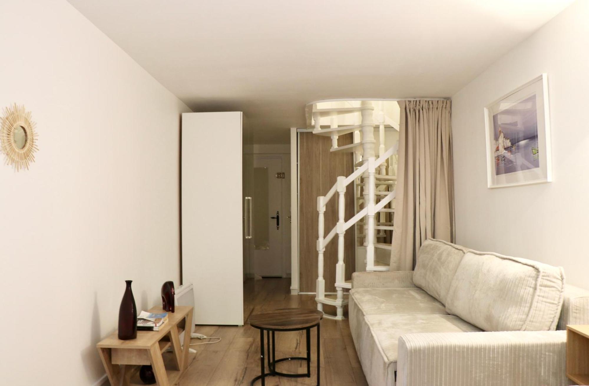 Sur 2 Niveaux Avec Terrasse A Apartment