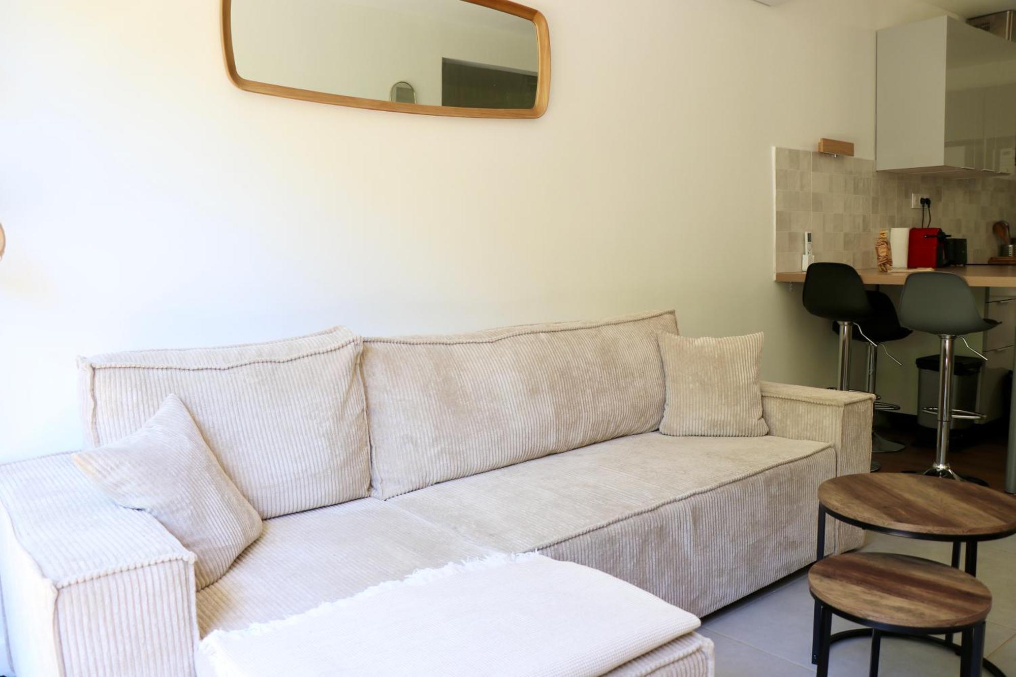 Sur 2 Niveaux Avec Terrasse A Apartment *