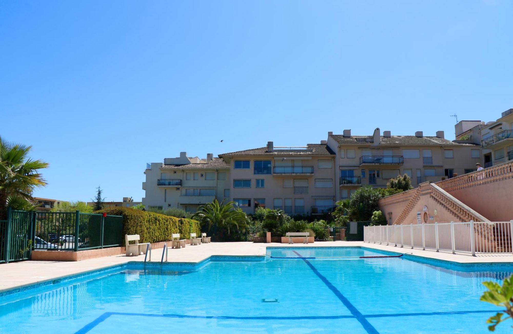 Apartment Sur 2 Niveaux Avec Terrasse A *