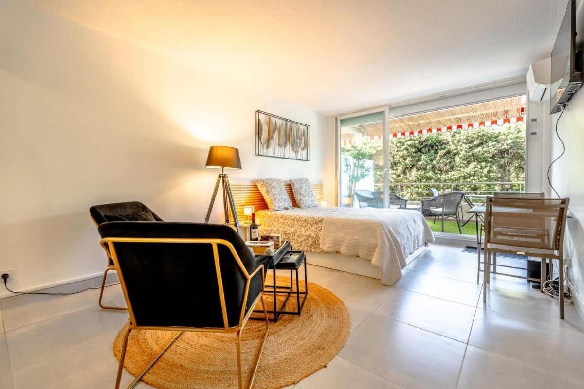 Eden L Pool L St-tropez Center L 2 People * Saint-Tropez