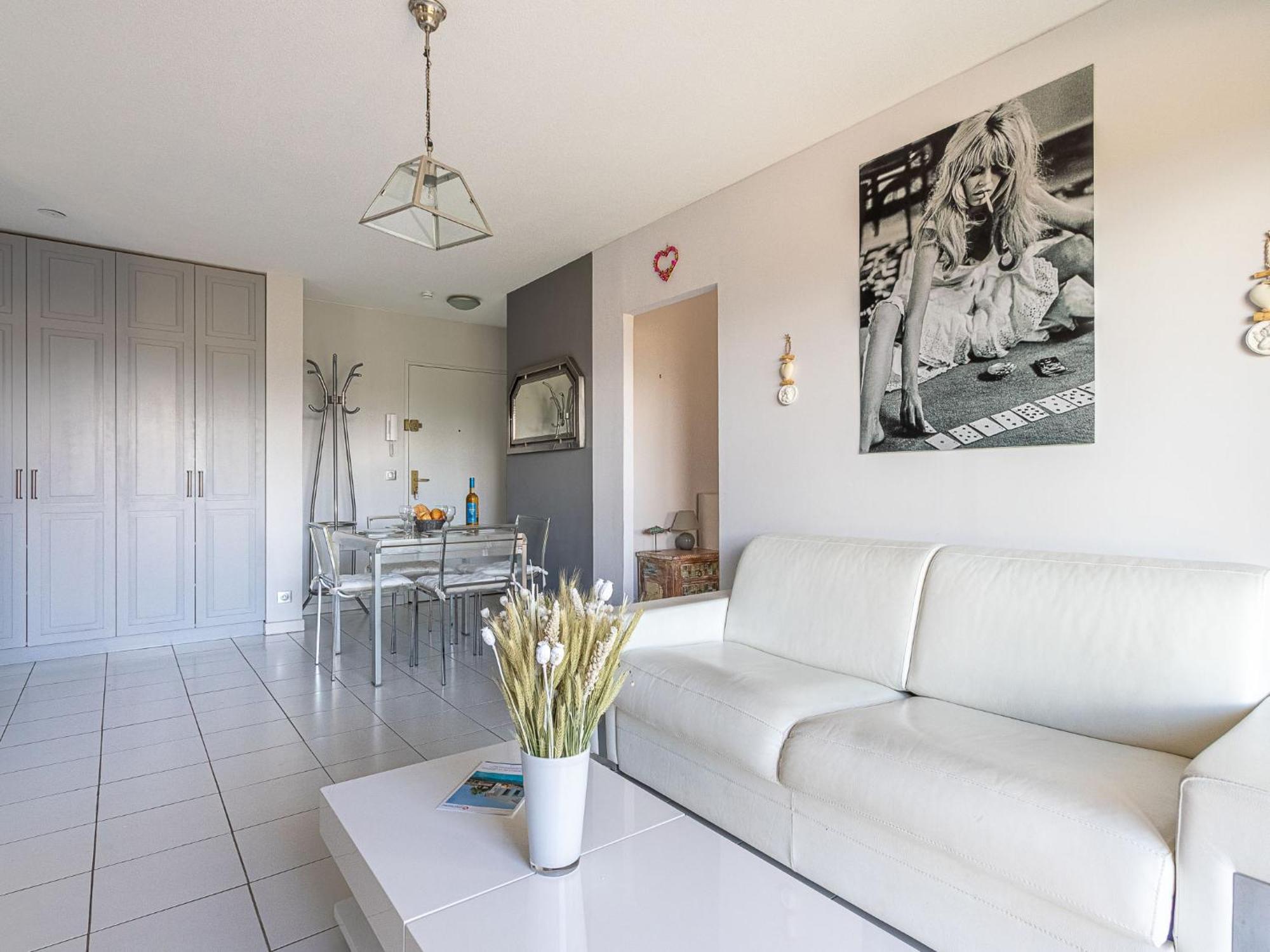 Apartment Le Clos Sainte Anne-2 By Interhome