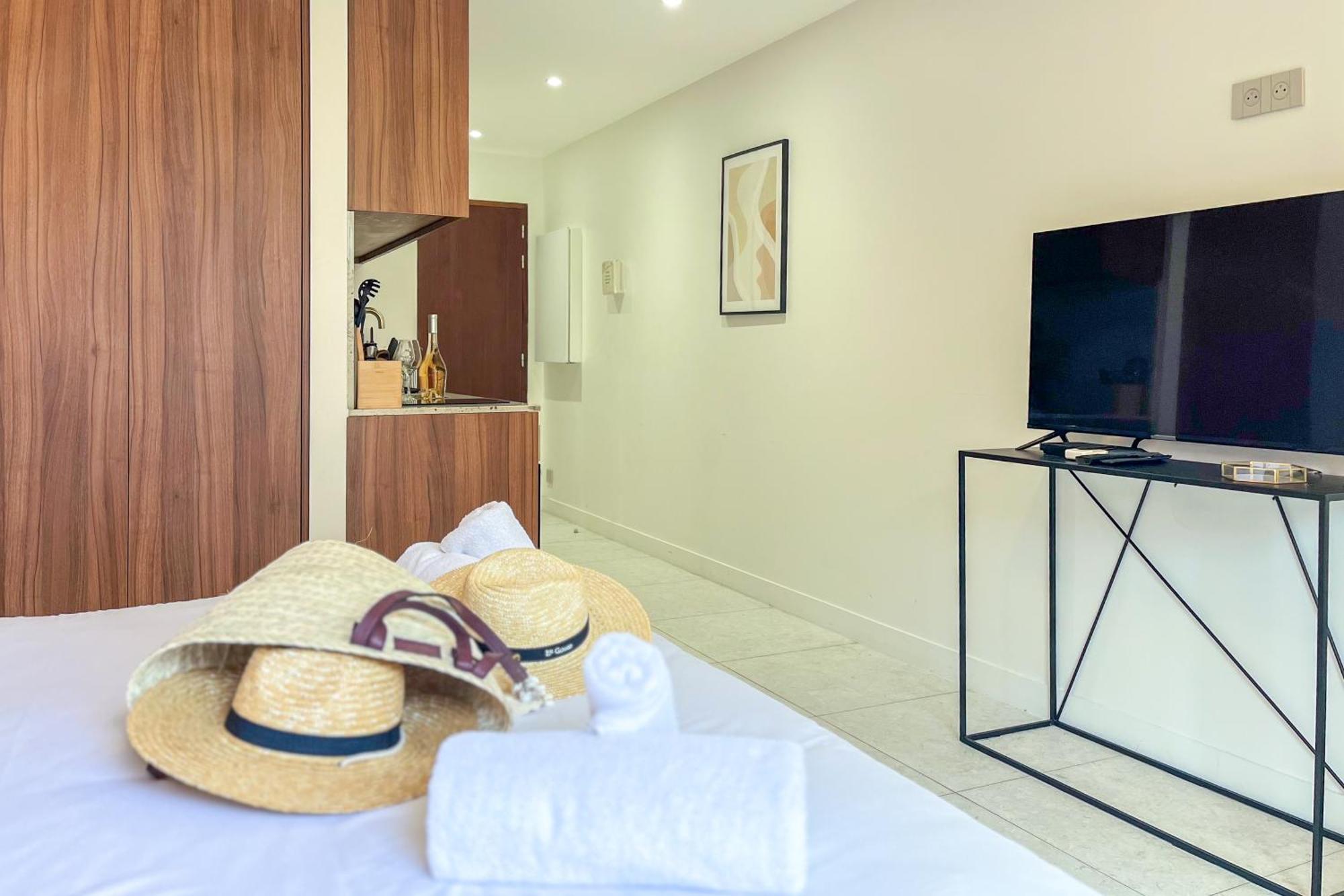 - Place Des Lices Apartment