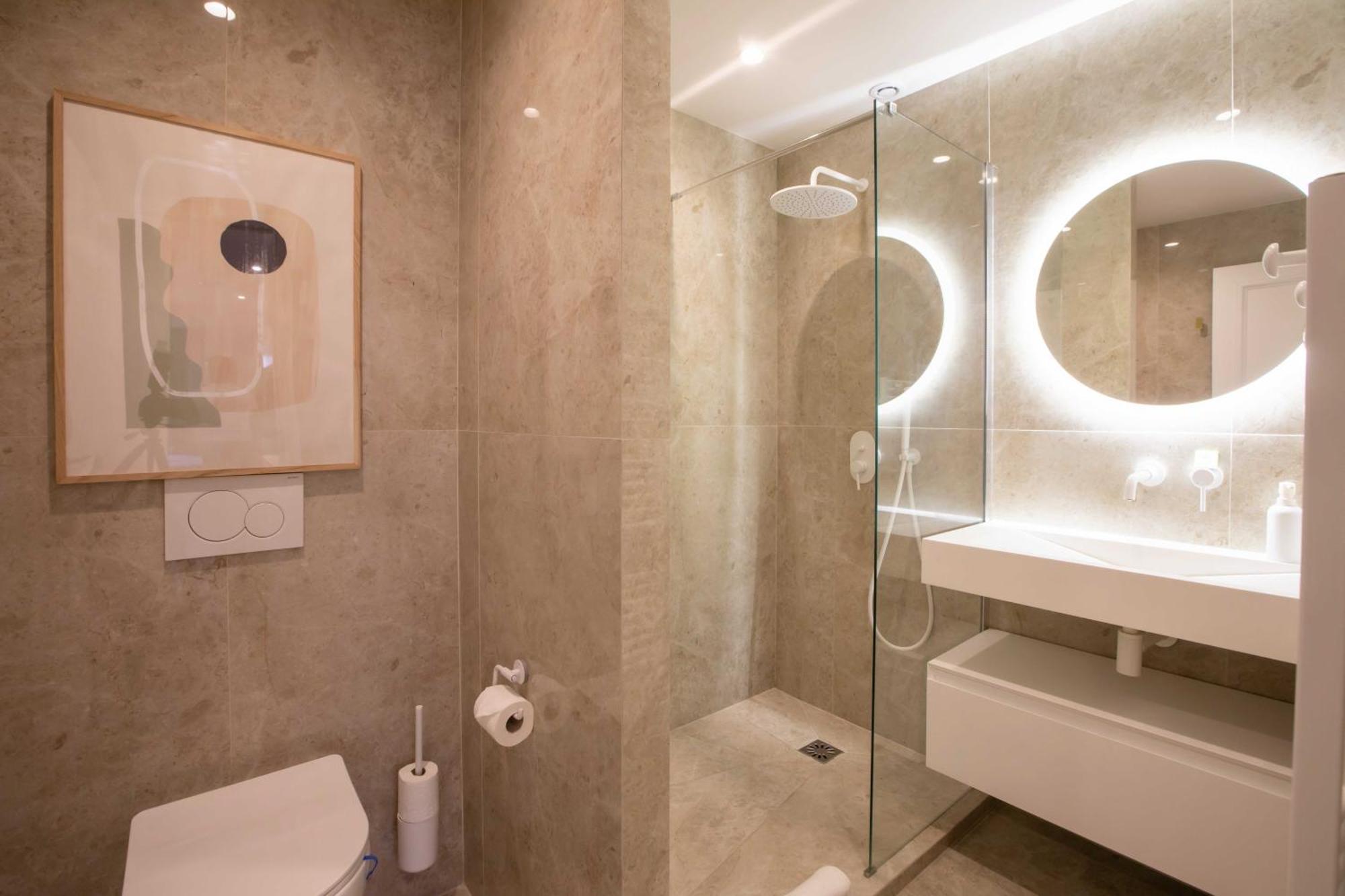 2 Bed Flat - Hyper Centre St Tropez Apartment *