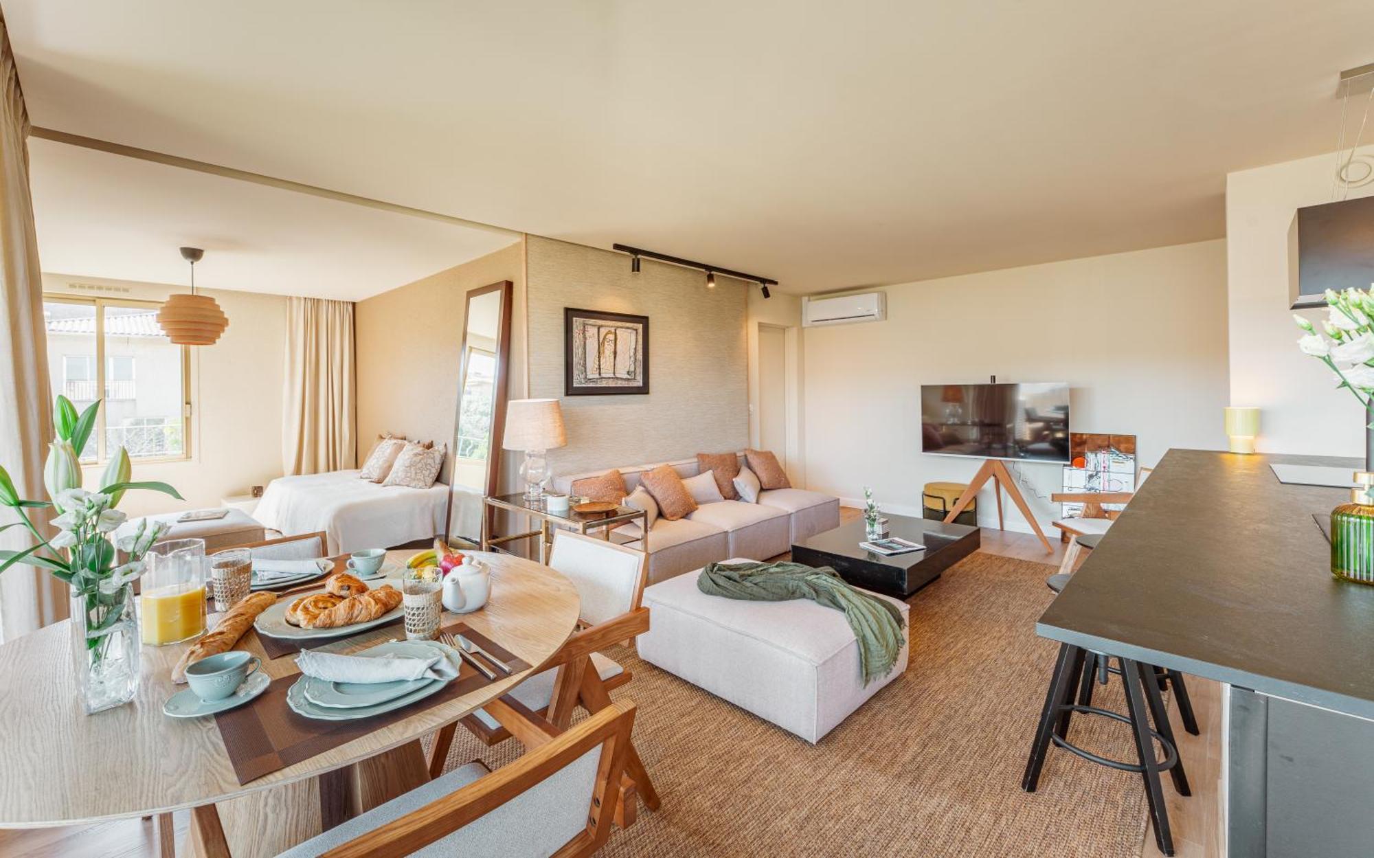Apartment Chic 3 *