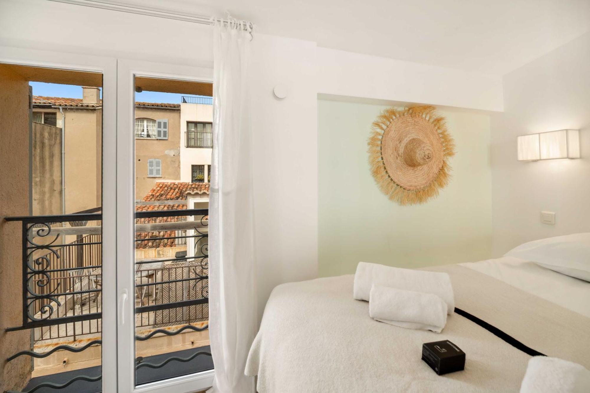 Magnificent - Ac- 2br- *