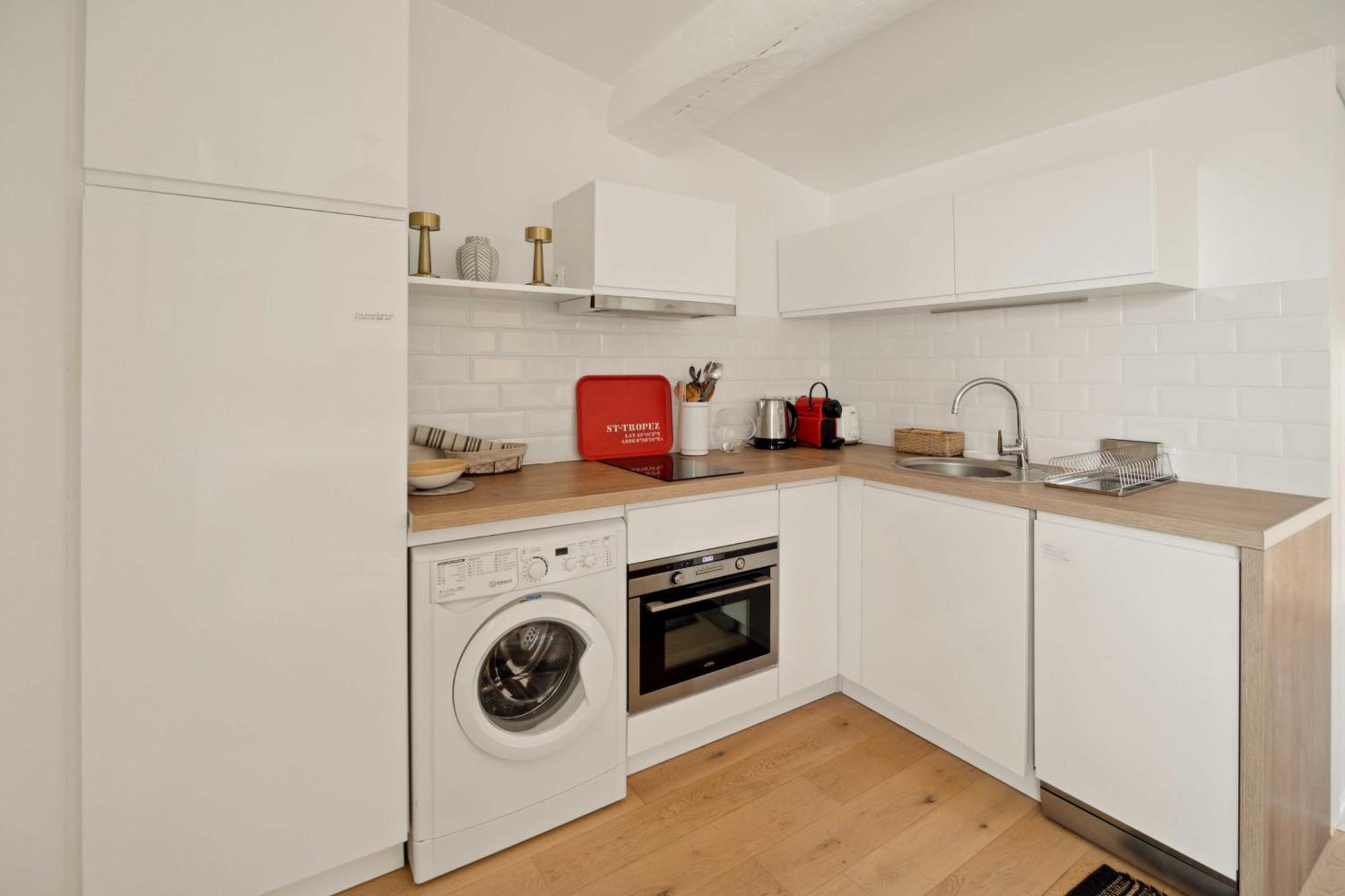 Magnificent - Ac- 2br- *
