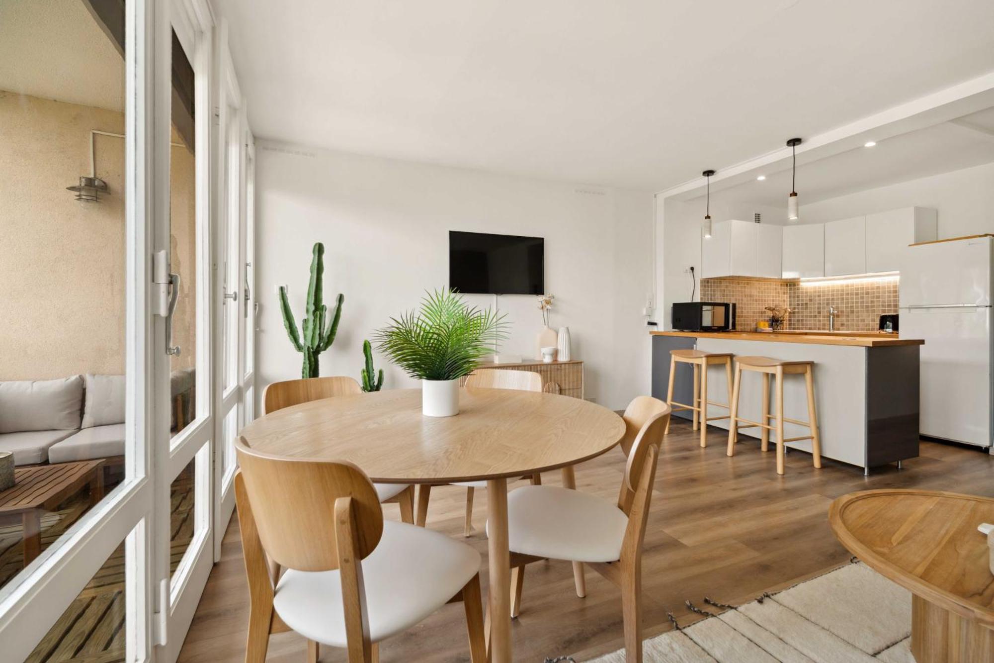 Modern Sea View -2br-4p-