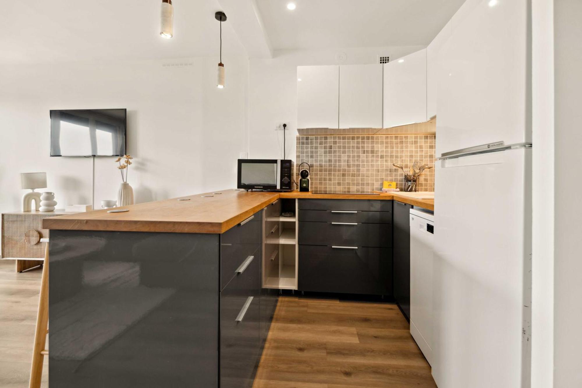 Apartment Modern Sea View -2br-4p-