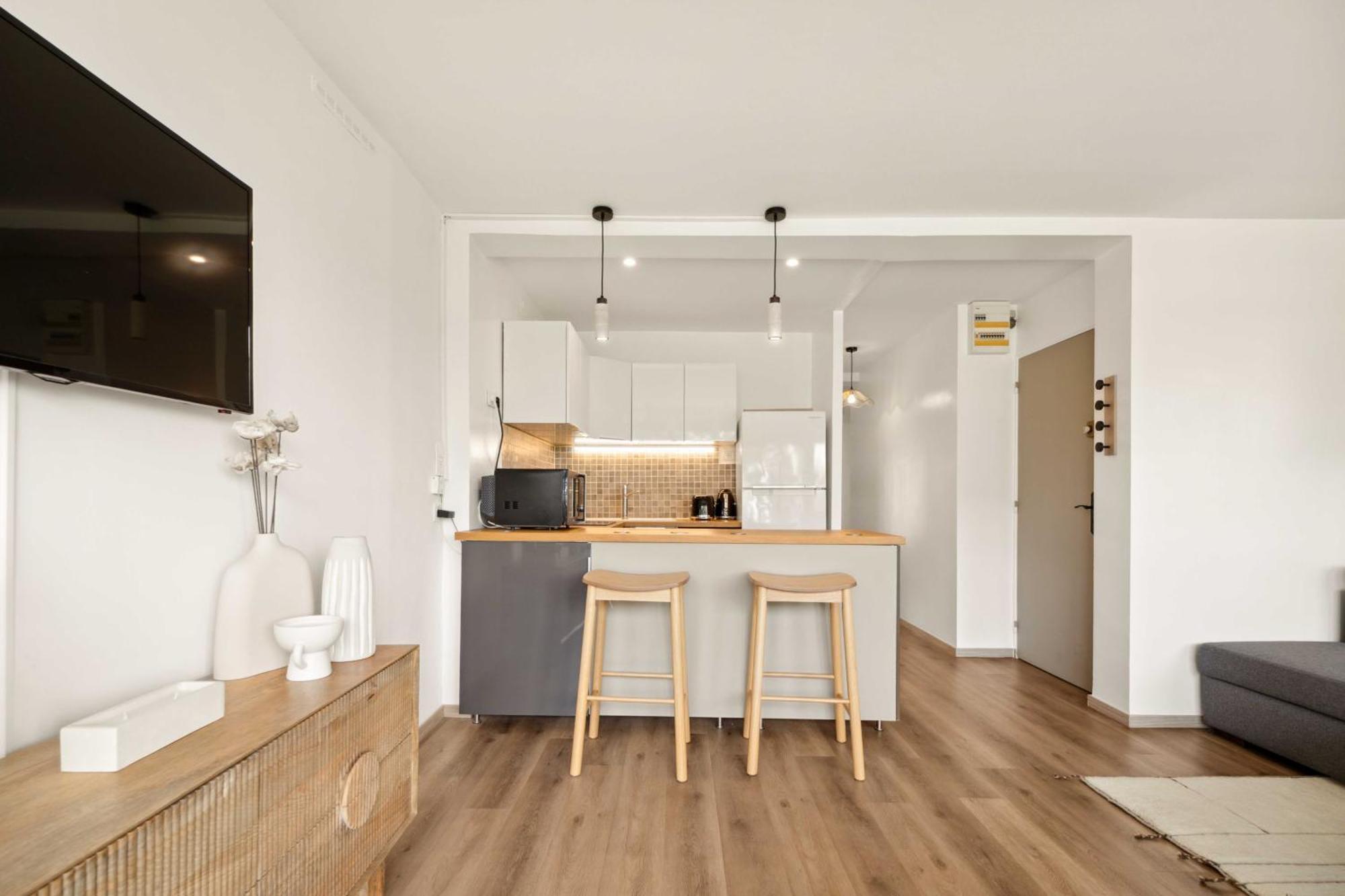 Modern Sea View -2br-4p- *