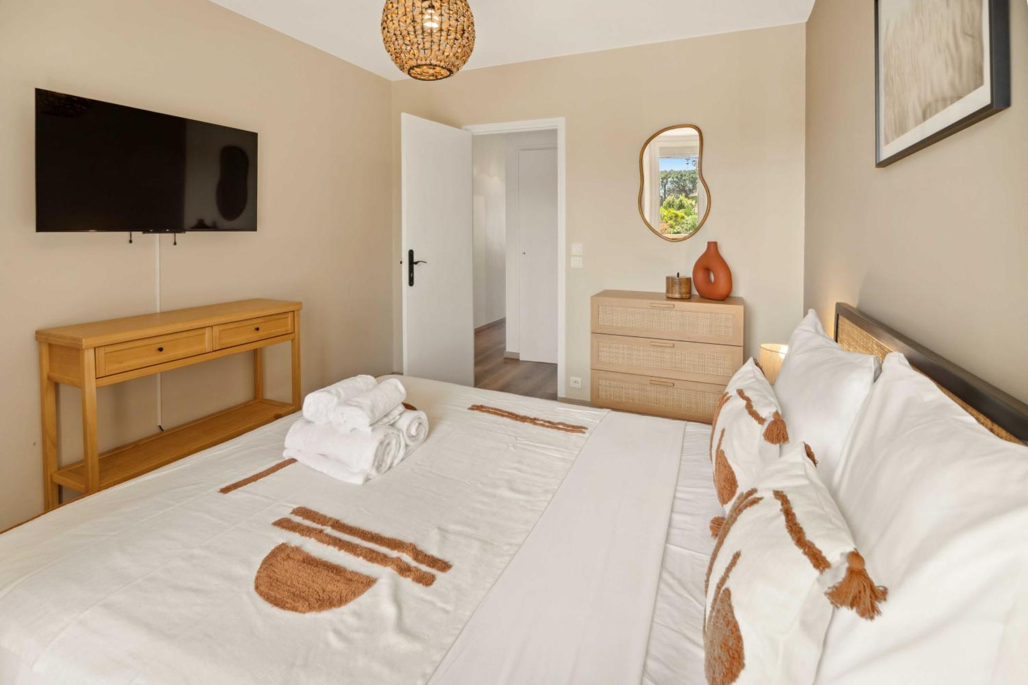 Modern Sea View -2br-4p-