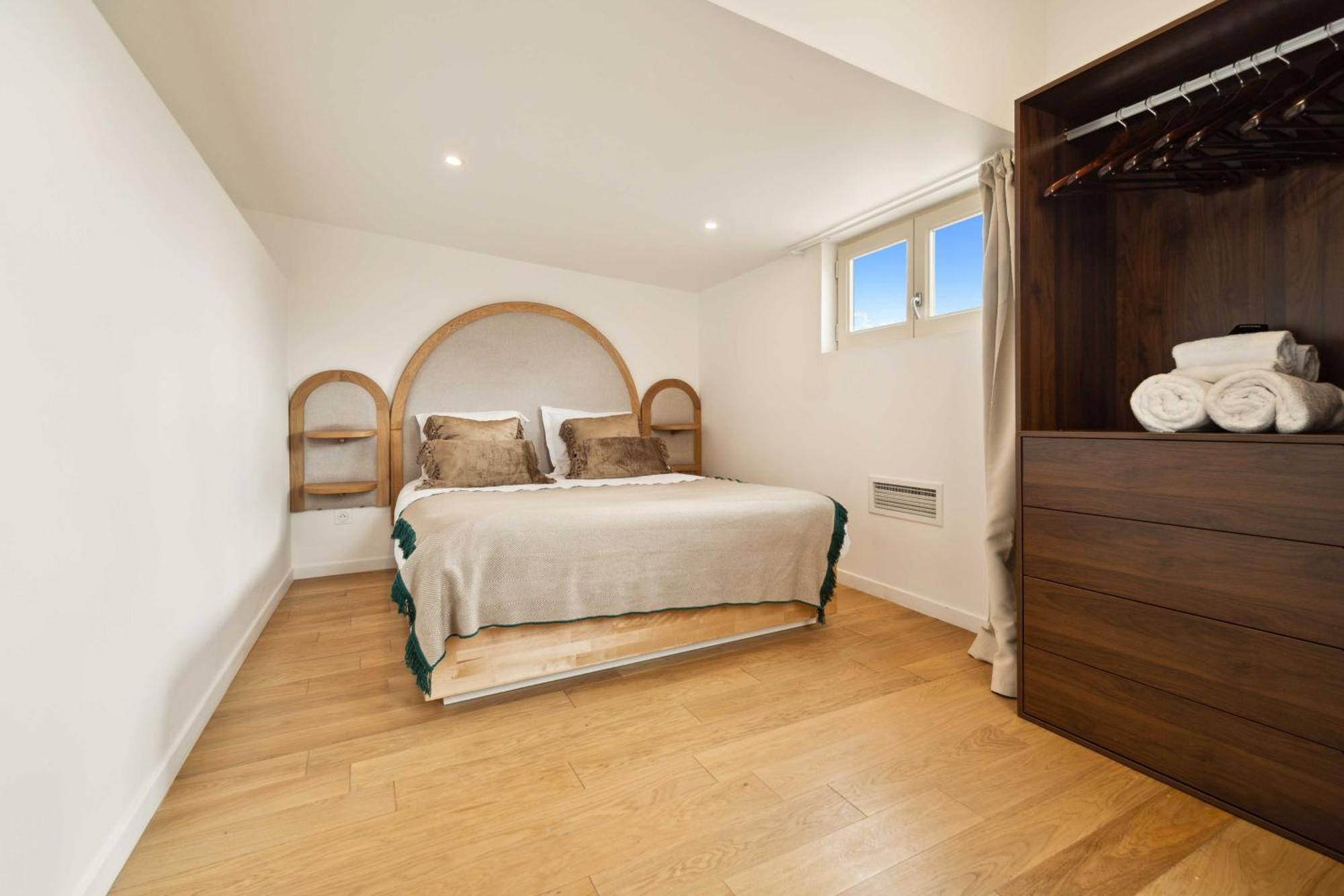 Magnificent -1br-2p- Centre *