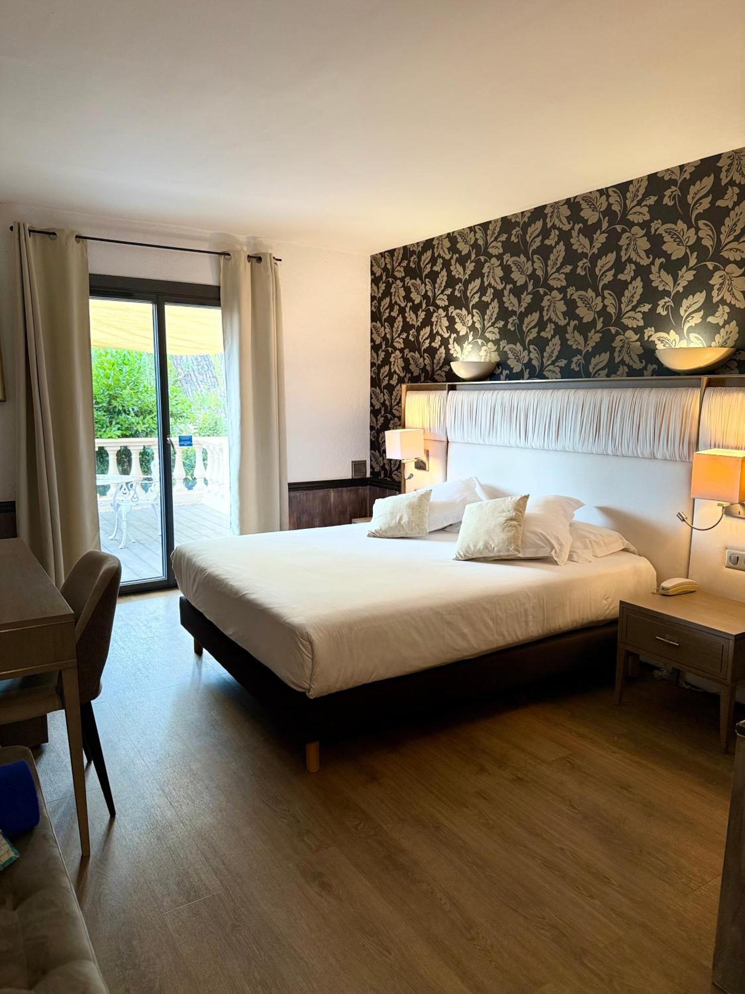 La Dune, & Nuxe Hotel