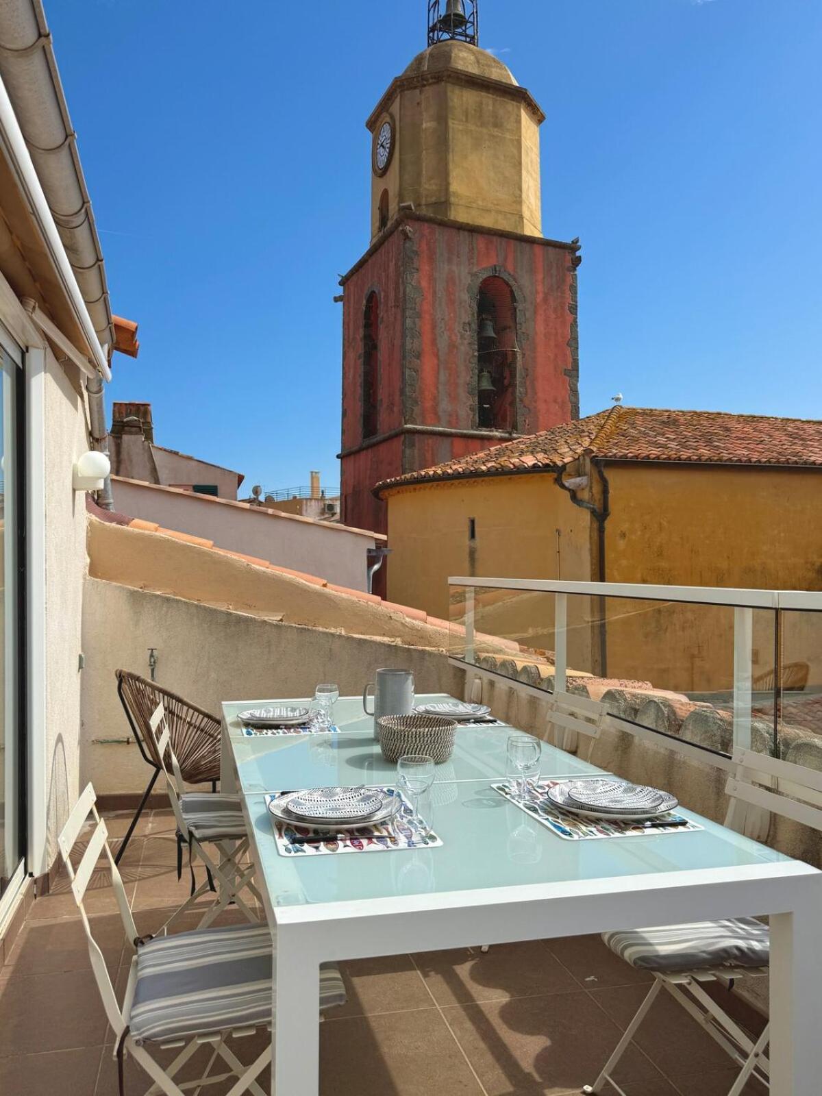 Sur le toit de Saint-Tropez *