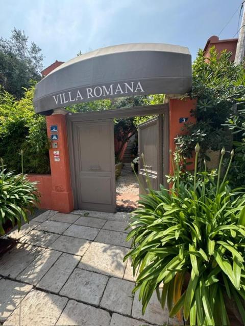 Romana Saint-Tropez