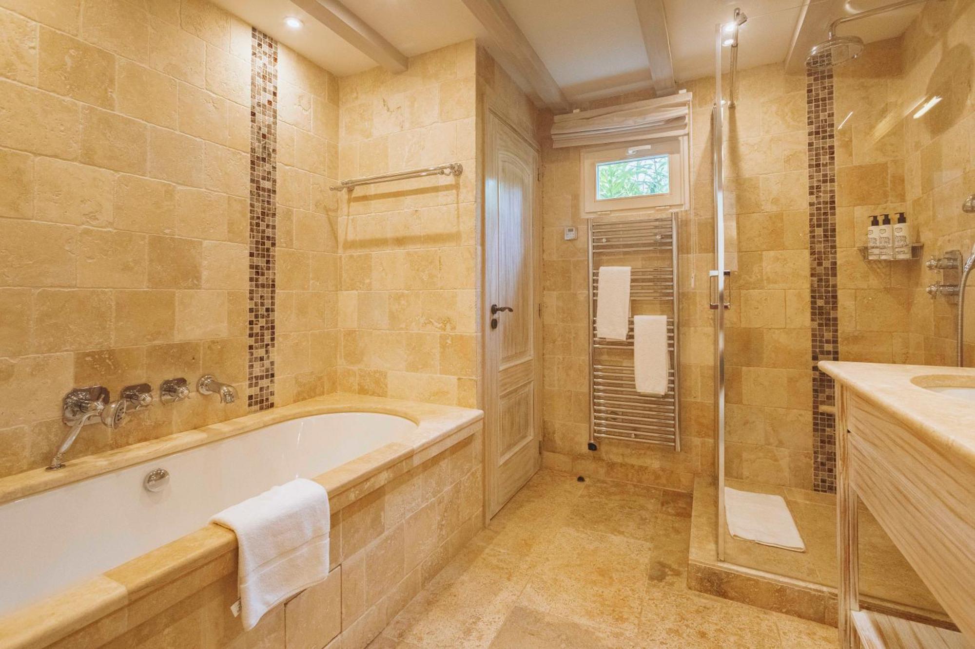 Hotel La Bastide Des Salins 4*