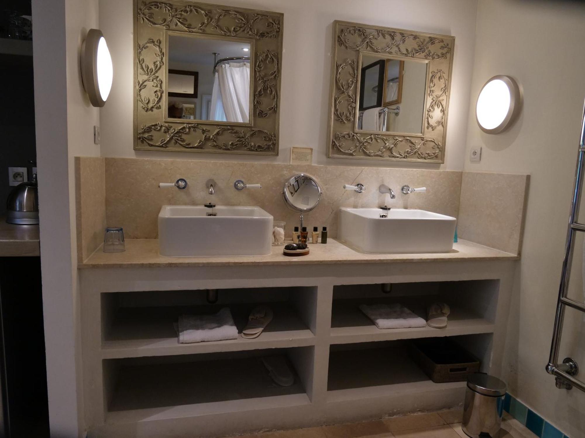 Pastis Hotel 4*