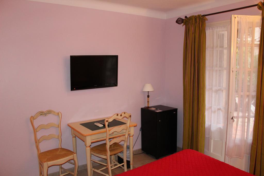 Les Palmiers Hotel