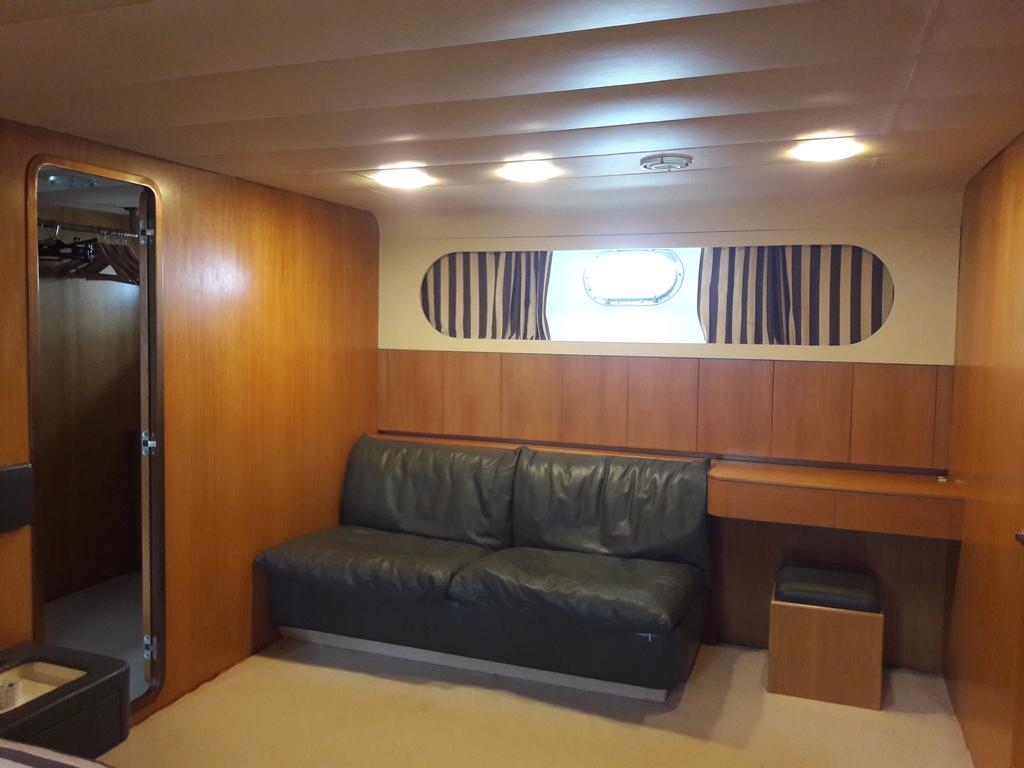 Botel Yacht Ipsum *