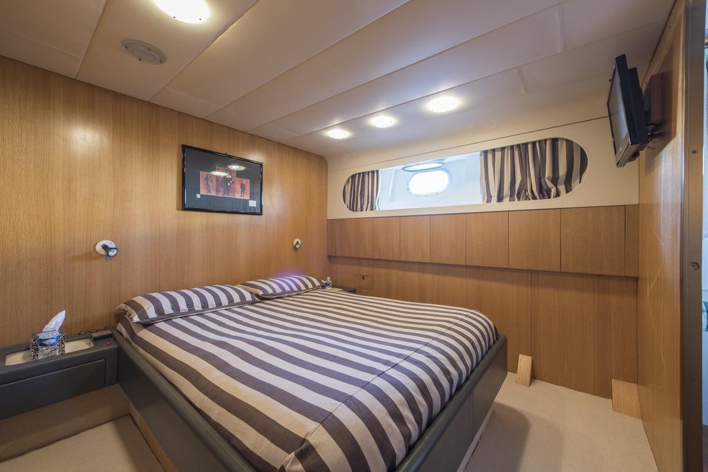 Botel Yacht Ipsum *