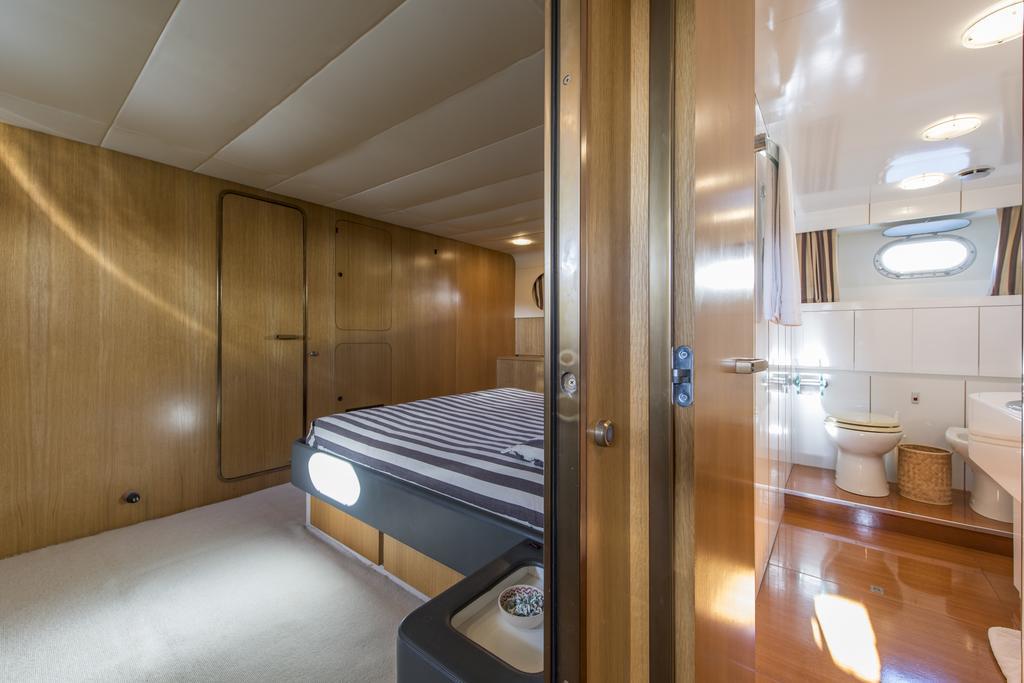 Yacht Ipsum Botel