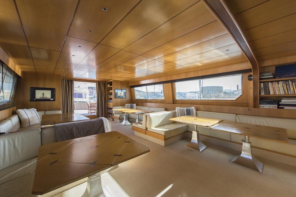Botel Yacht Ipsum *