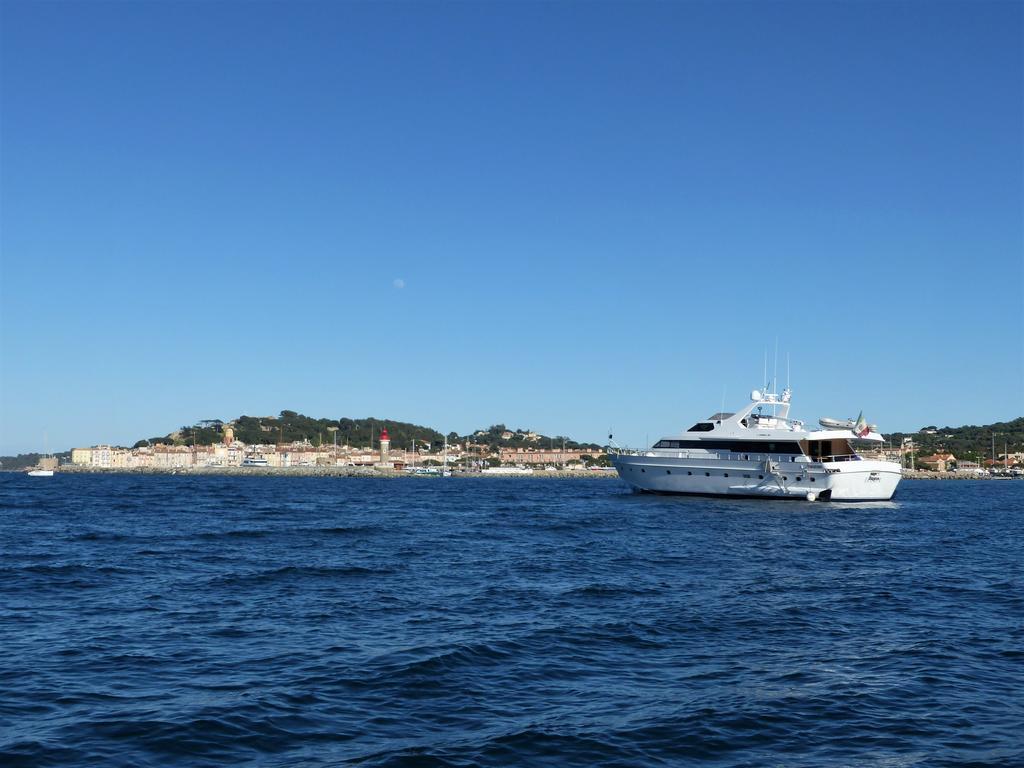Yacht Ipsum Botel