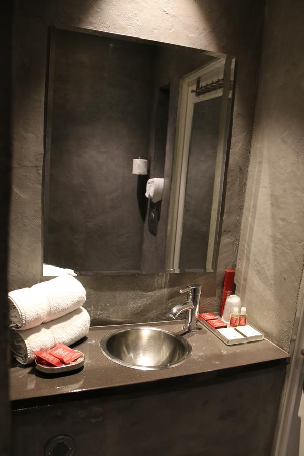 Hotel B