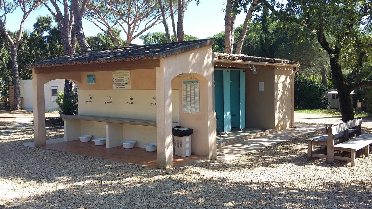Camping Les Tours Du Pinet Domaine Cezanne Camping