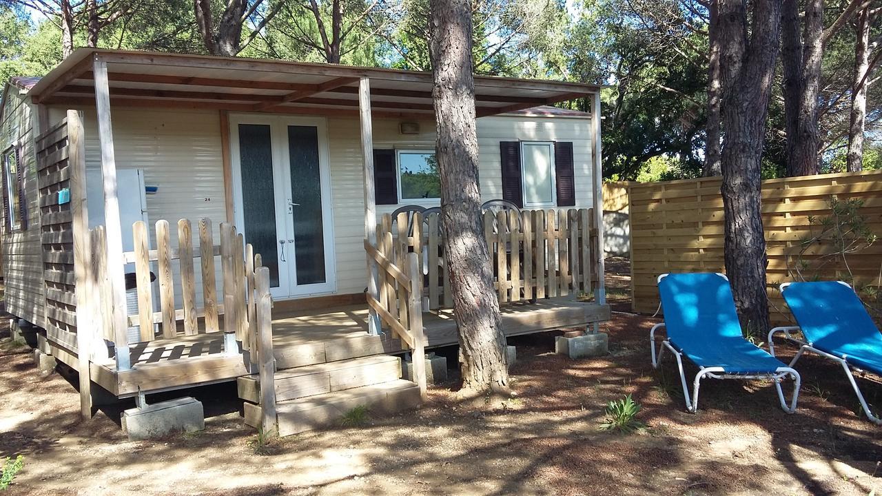Camping Les Tours Du Pinet Domaine Cezanne *