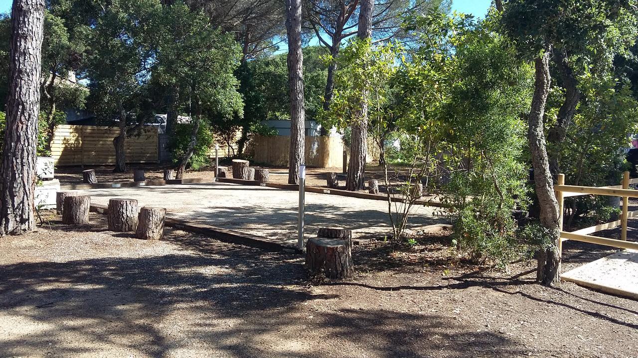 Camping Camping Les Tours Du Pinet Domaine Cezanne *