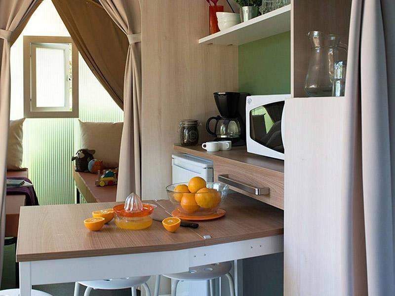 Camping Camping Les Tours Du Pinet Domaine Cezanne