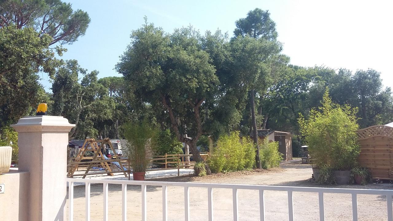 Camping Les Tours Du Pinet Domaine Cezanne Camping *