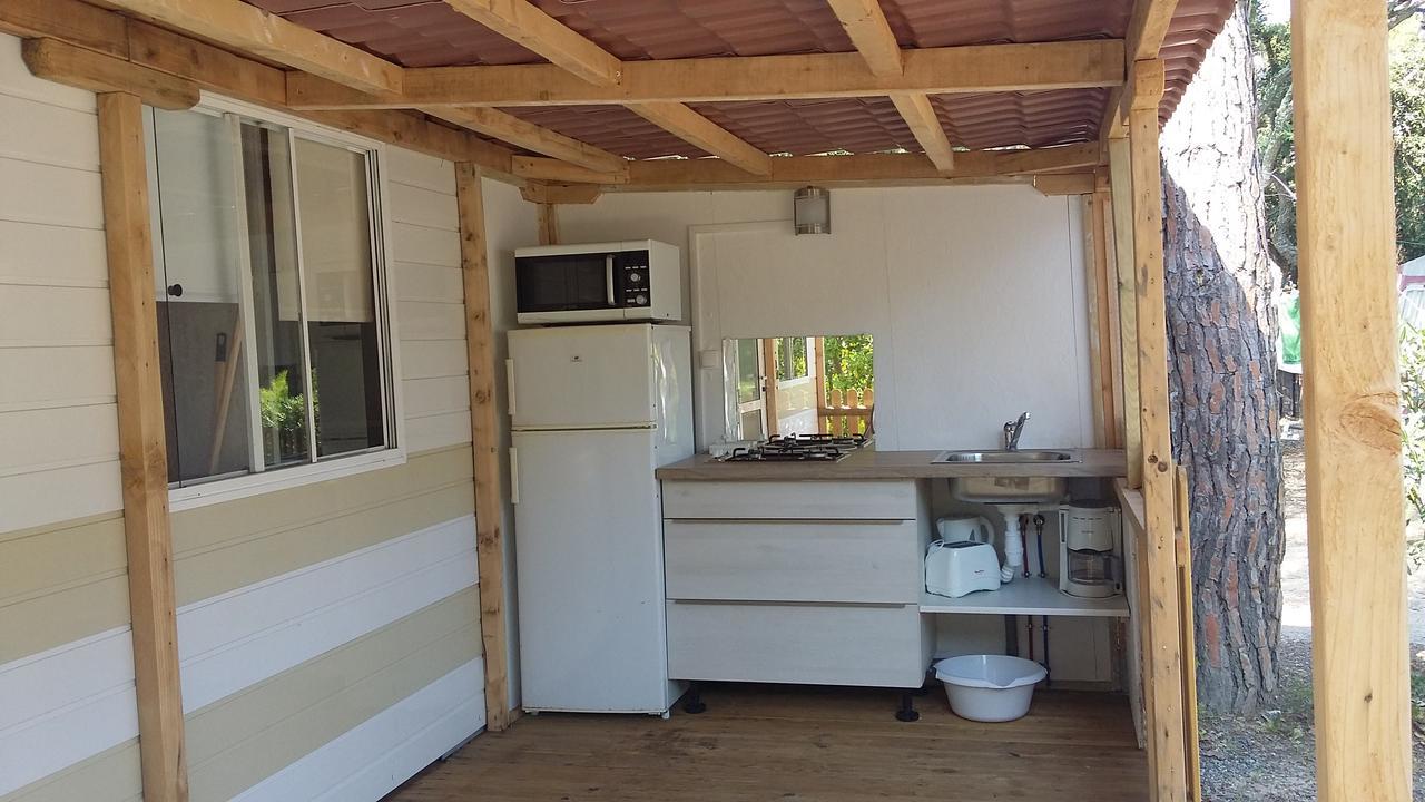 Camping Les Tours Du Pinet Domaine Cezanne