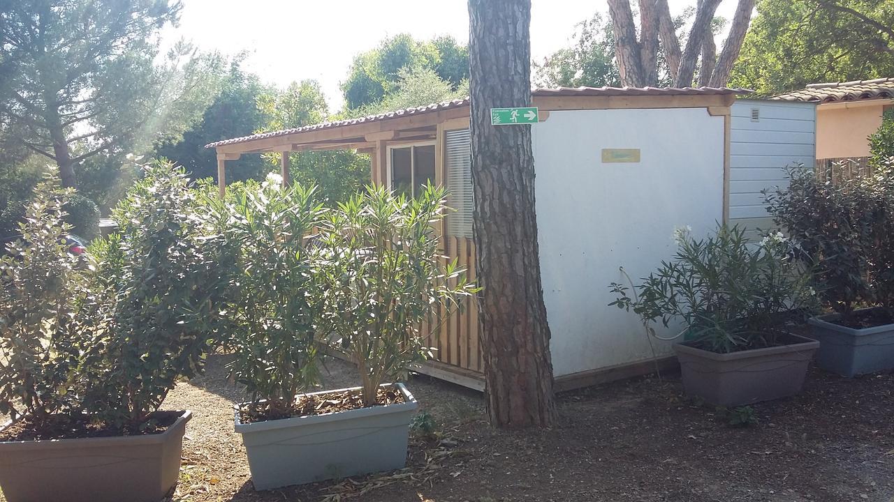 Camping Les Tours Du Pinet Domaine Cezanne