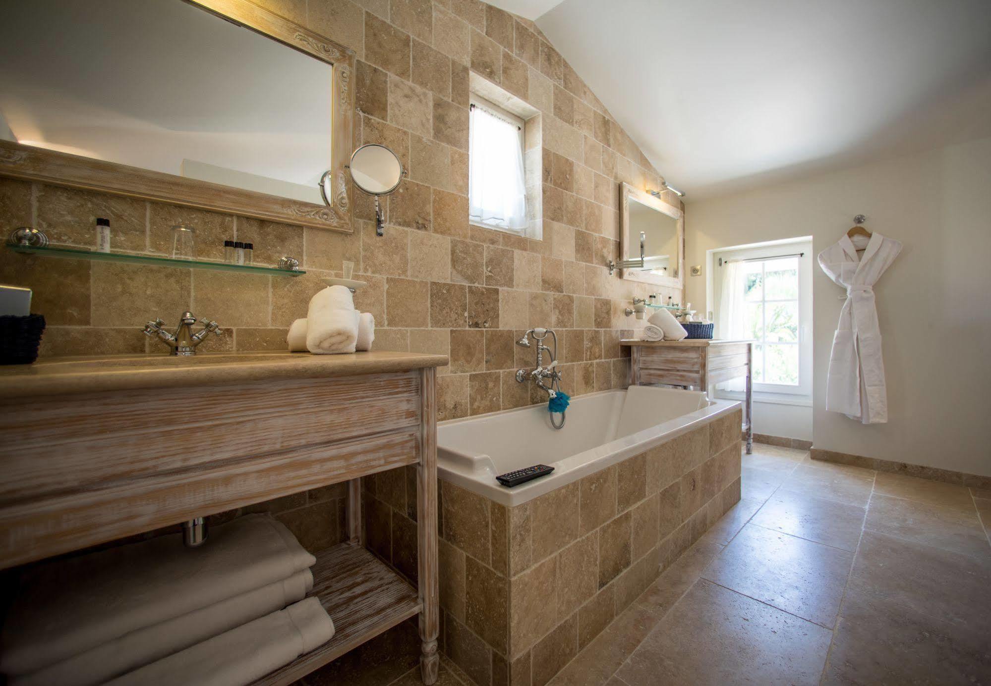 Hotel La Bastide Des Salins 4*