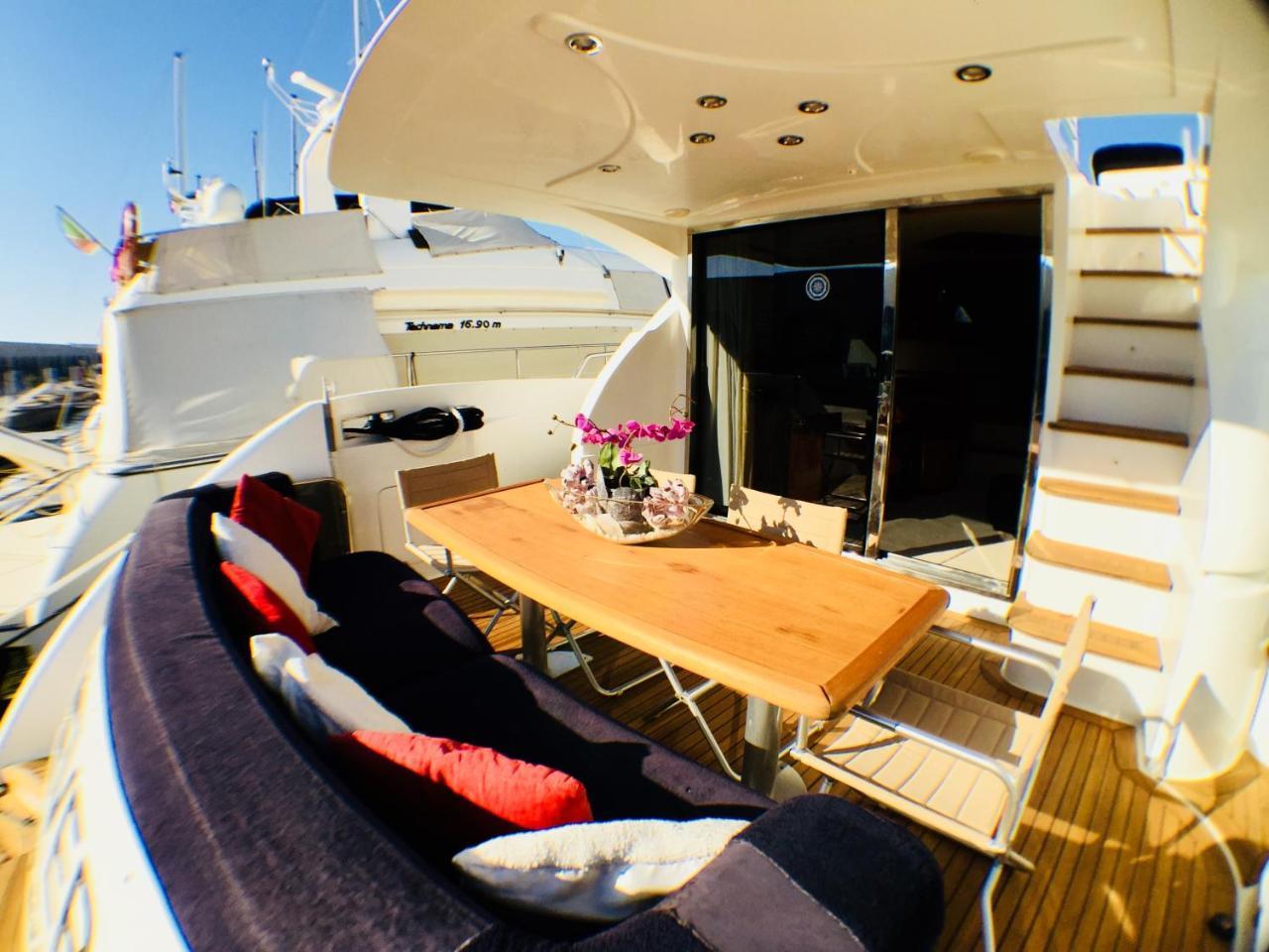 Tropez Luxury Yacht Botel