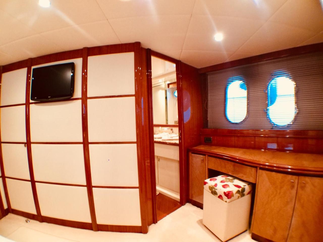Tropez Luxury Yacht Botel *