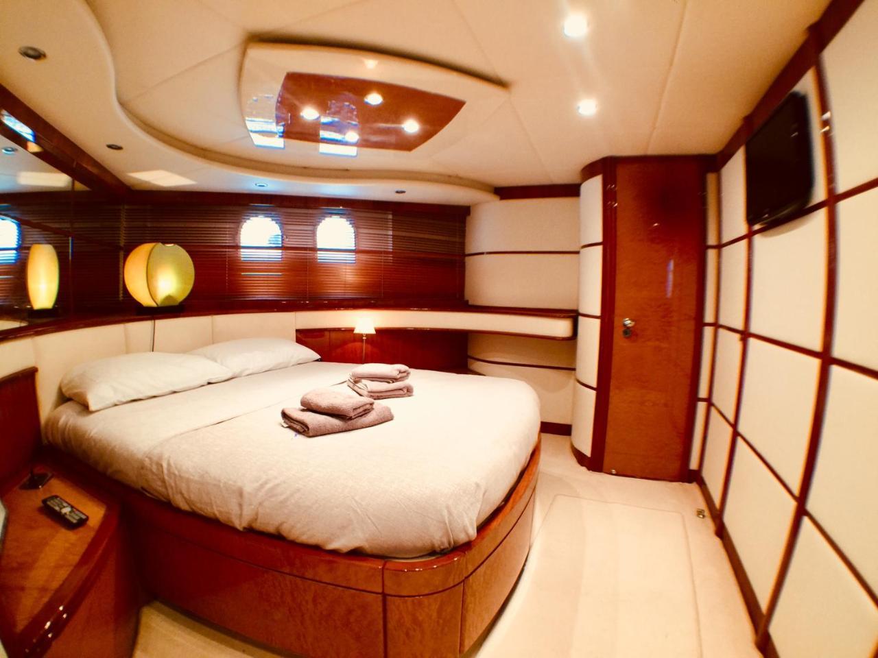 Botel Tropez Luxury Yacht *