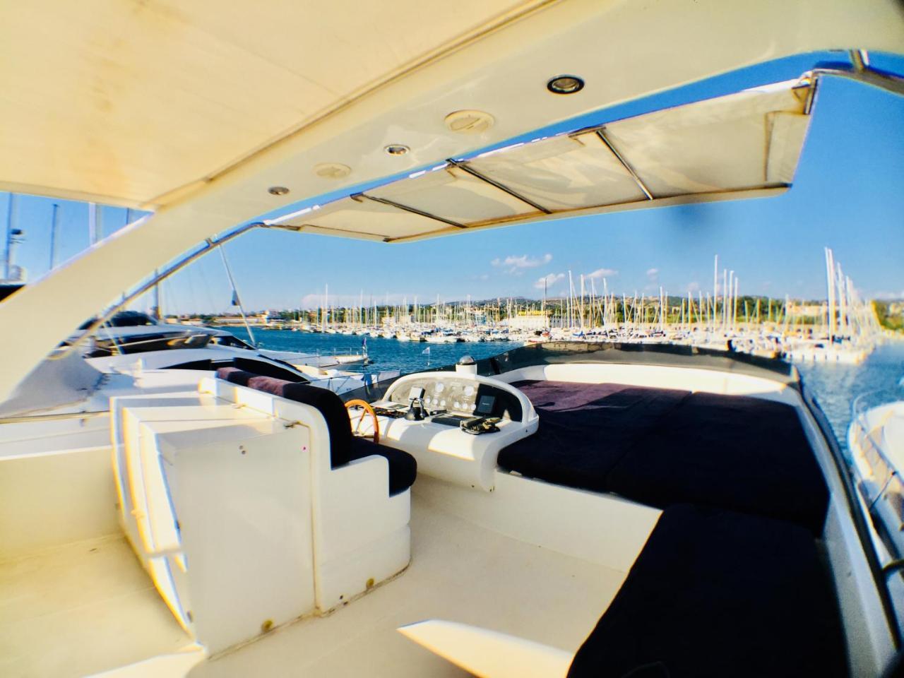 Tropez Luxury Yacht Botel Saint-Tropez